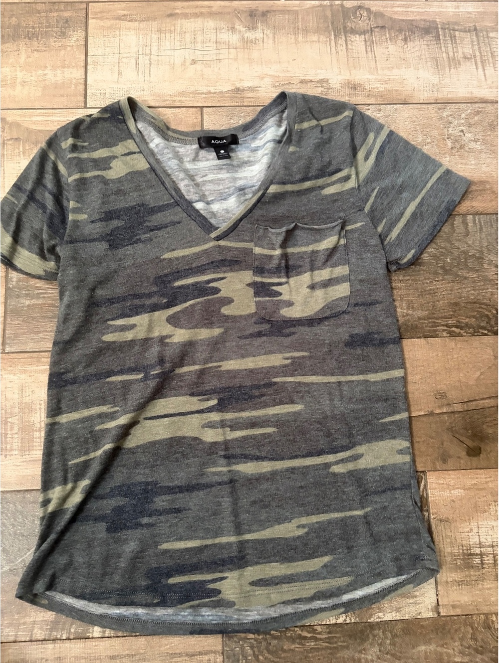 Aqua brand camouflage t shirt with pocket size small